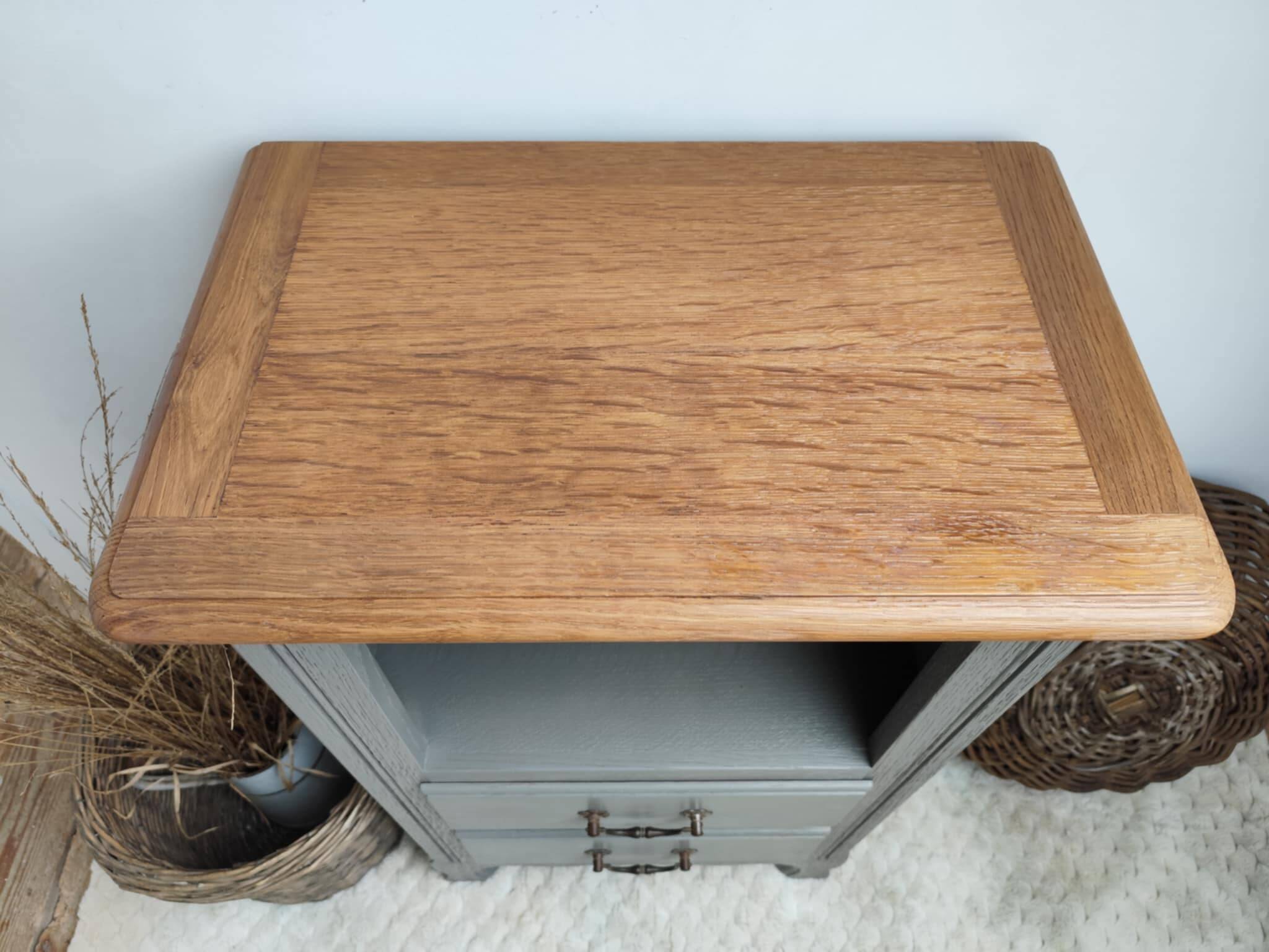 Oak chest of drawers