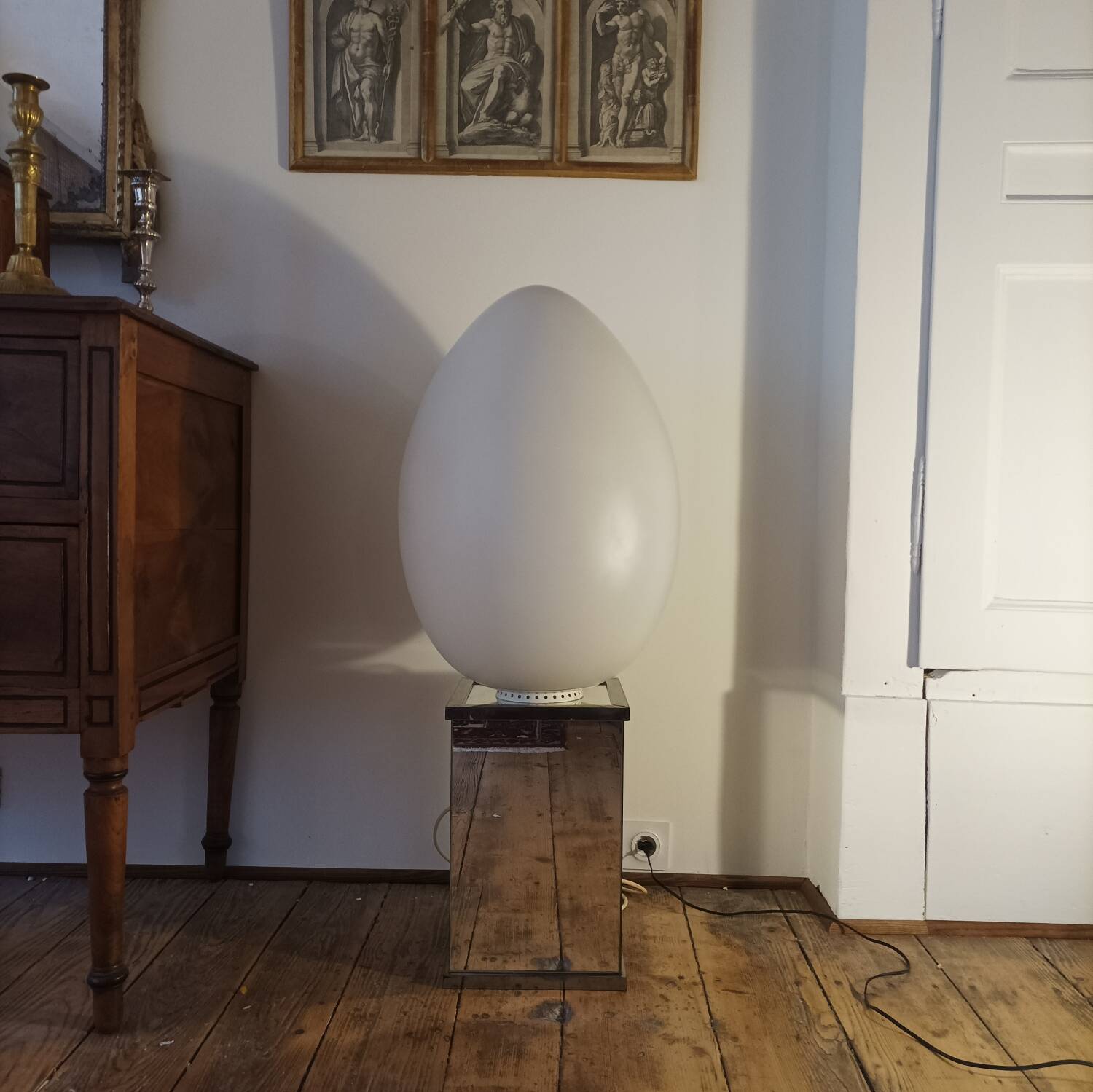 Uovo egg lamp by Ben Swildens in opaline glass Fontana Arte