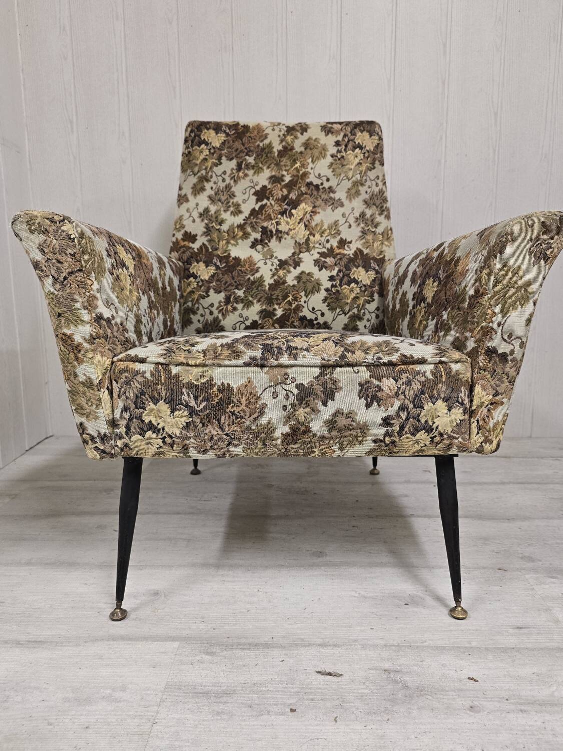 Pair of Mid-Century Design armchairs – jacquard upholstery with tapered legs