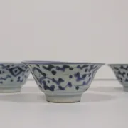 Set of 4 Chinese blue and white bowls with lotus scrolls – 19th century