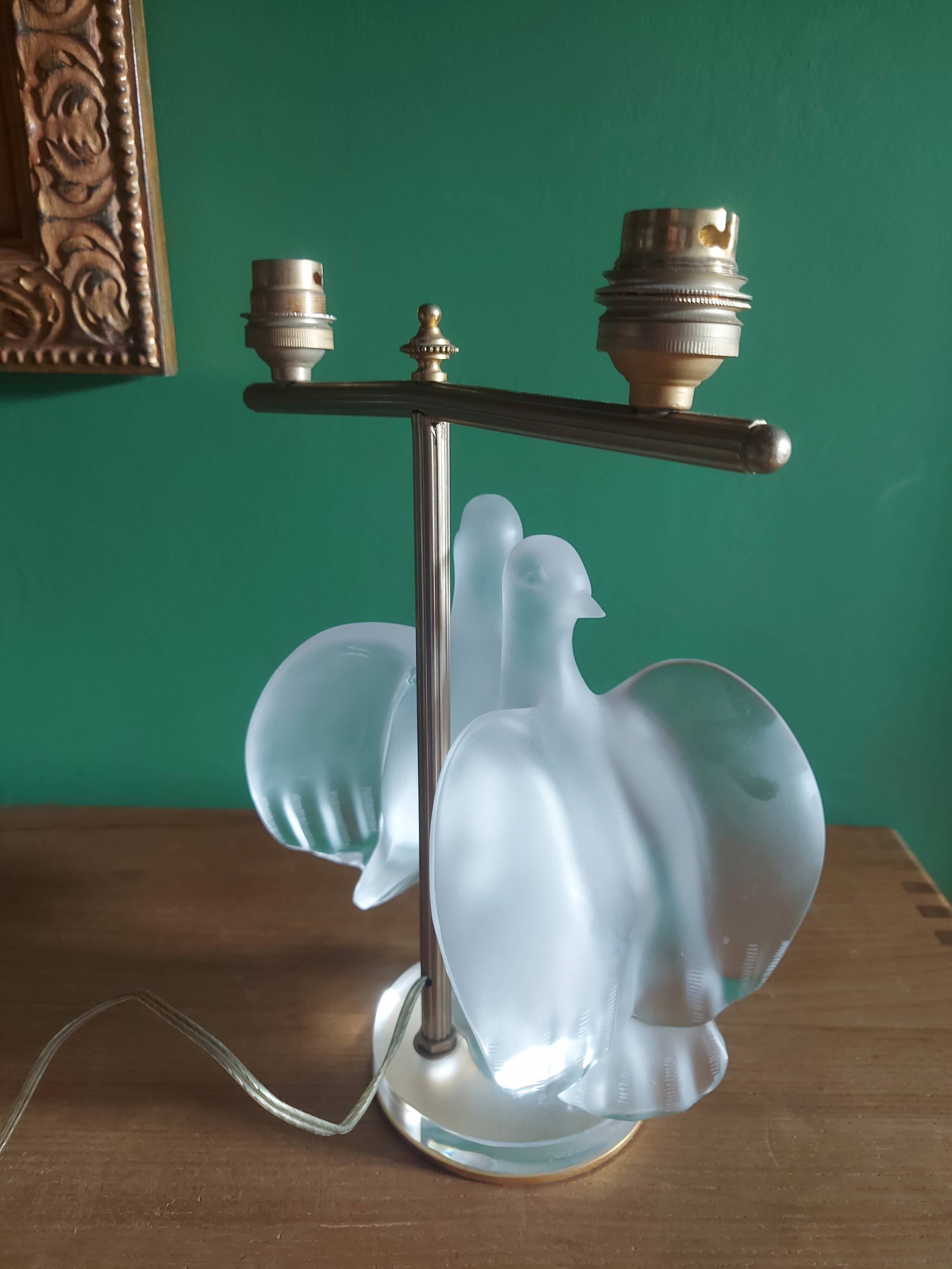 Crystal lamp Lalique with two doves model Ariane