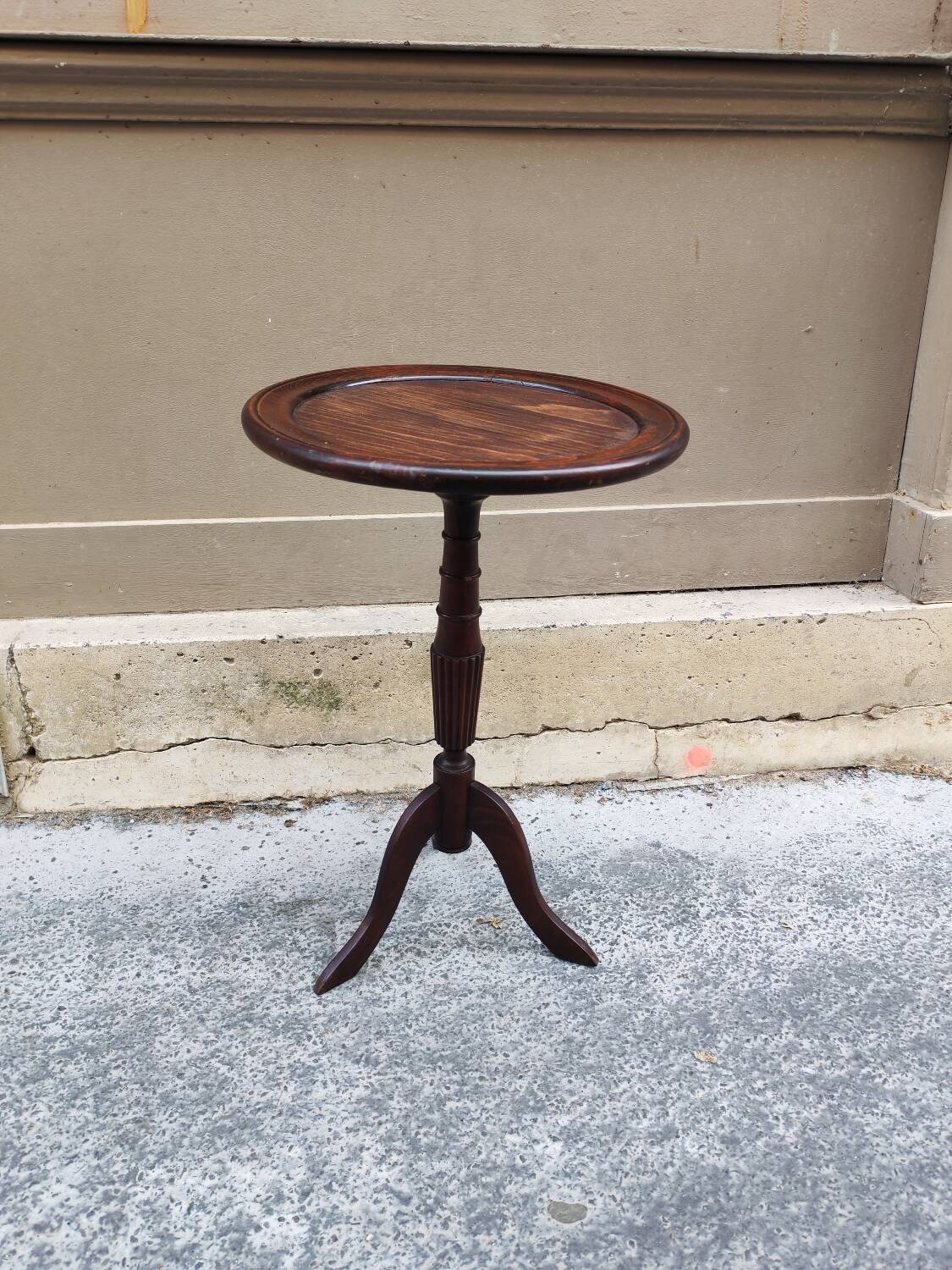 Wooden pedestal table