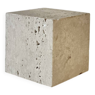 Travertine open-air cube
