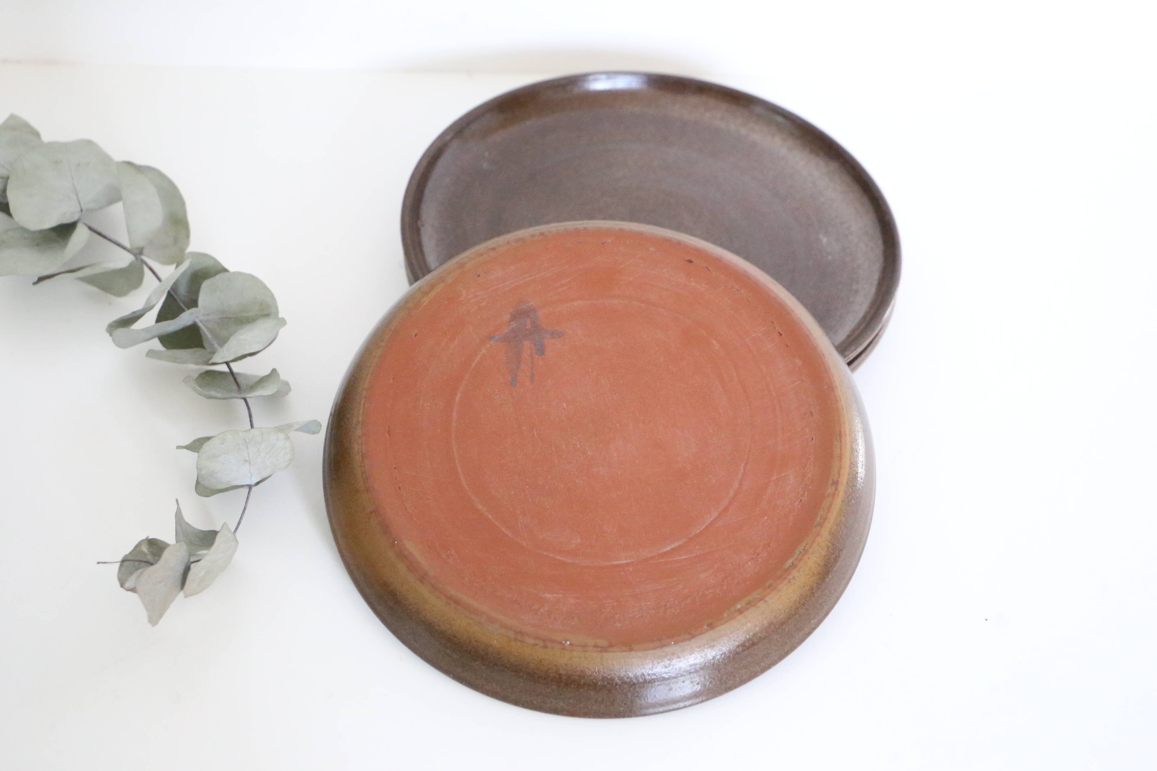 Flat plates x3, artisanal pottery, France