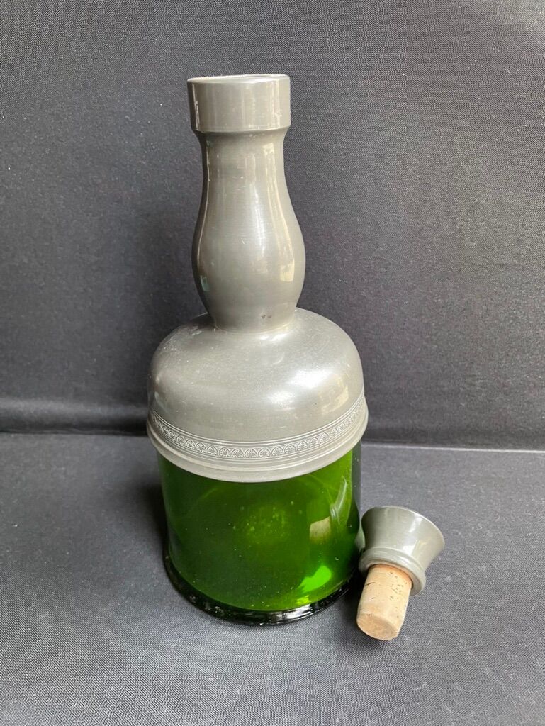 Decanter and 5 crystalline glasses and tin