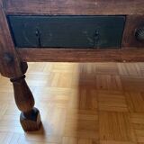 Table basse en bois massif avec tiroirs et plateau en verre – pièce unique