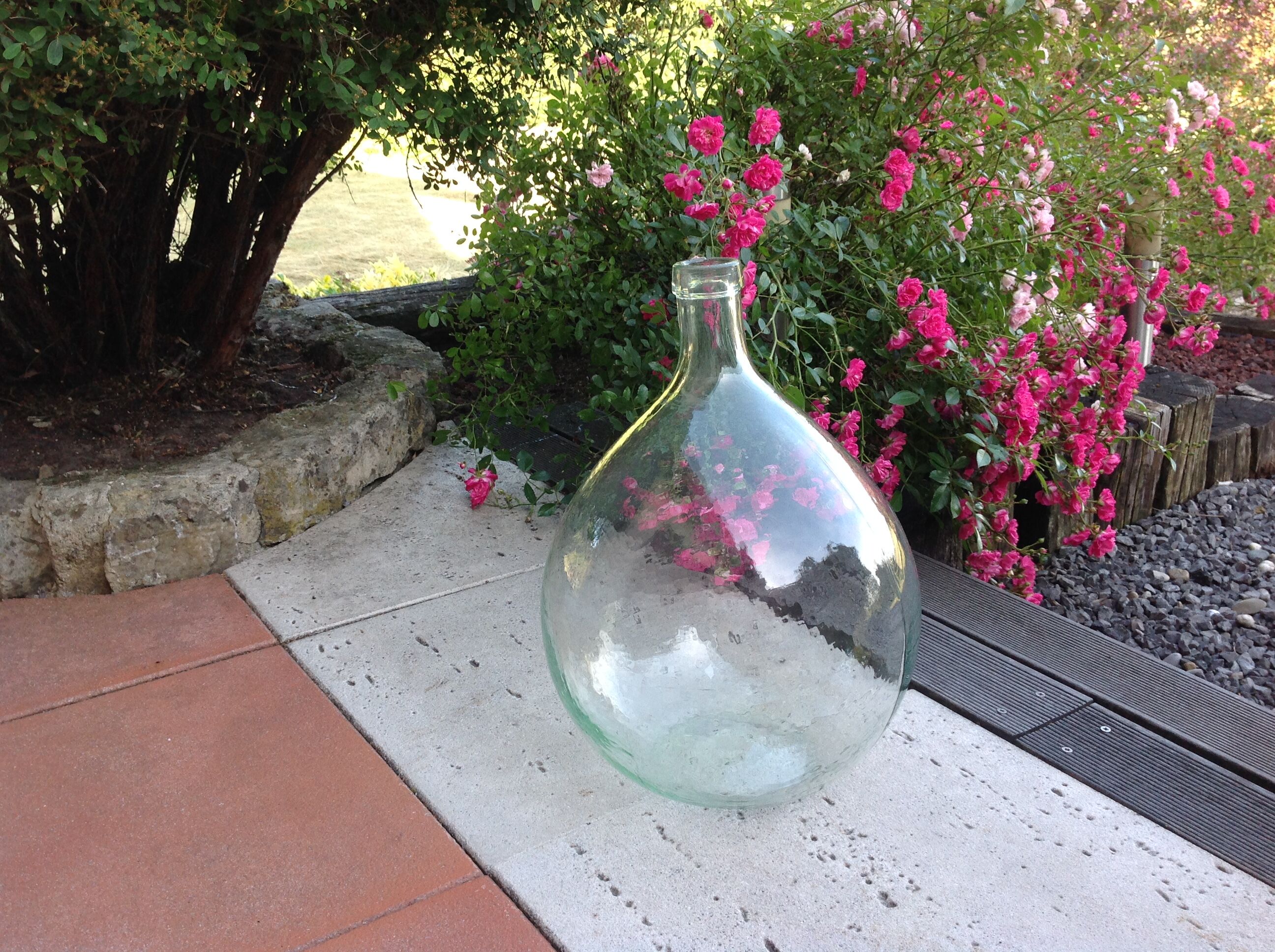 Lady jeanne in transparent glass