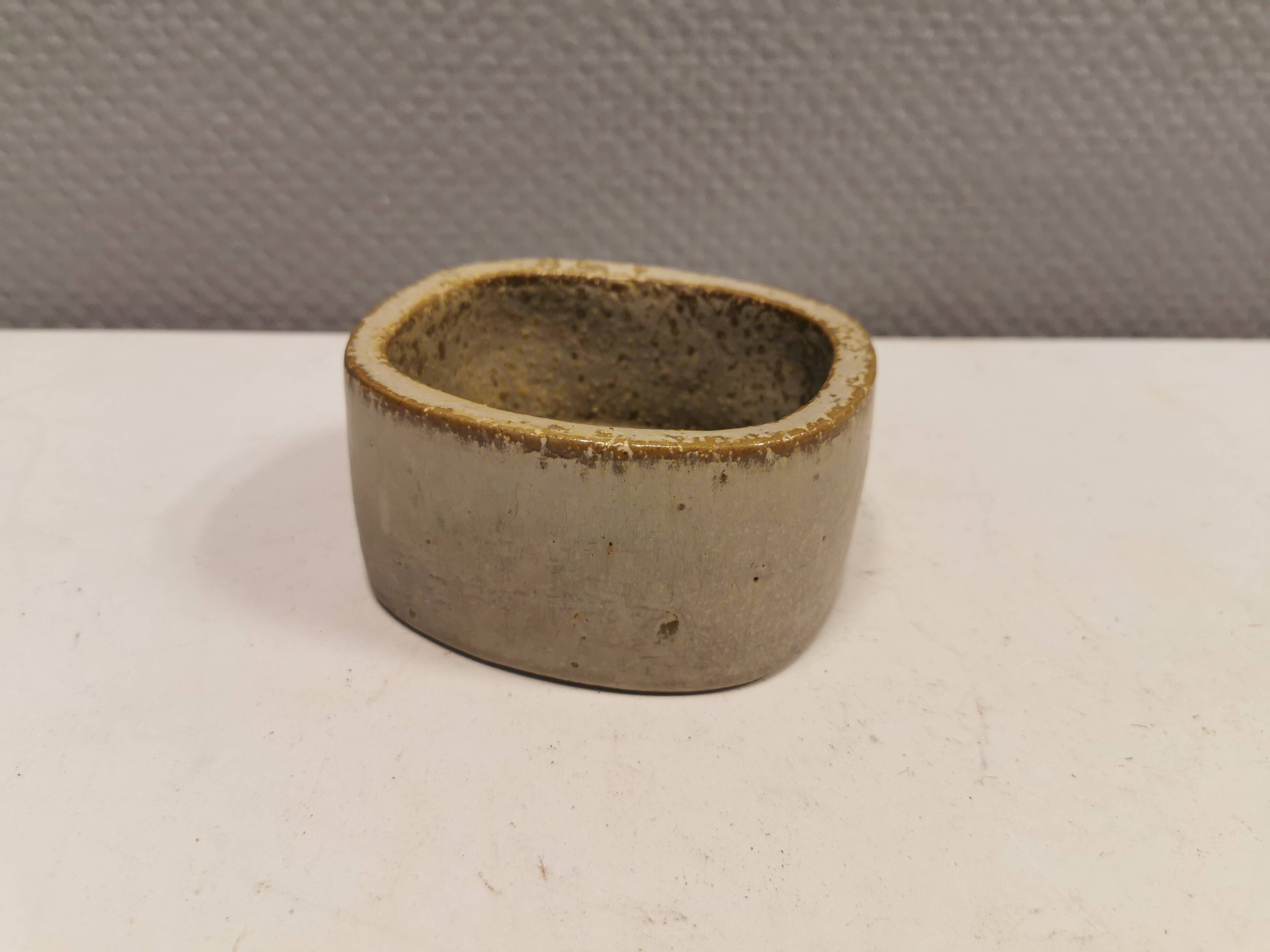 Ceramic bowl from Danish Palshus, in a beautiful beige/greyish matt glaze.