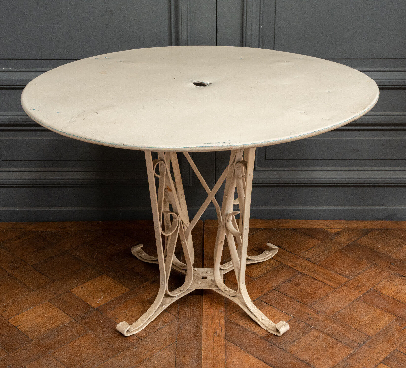 Table in painted sheet metal garden furniture ironwork 1950 base
