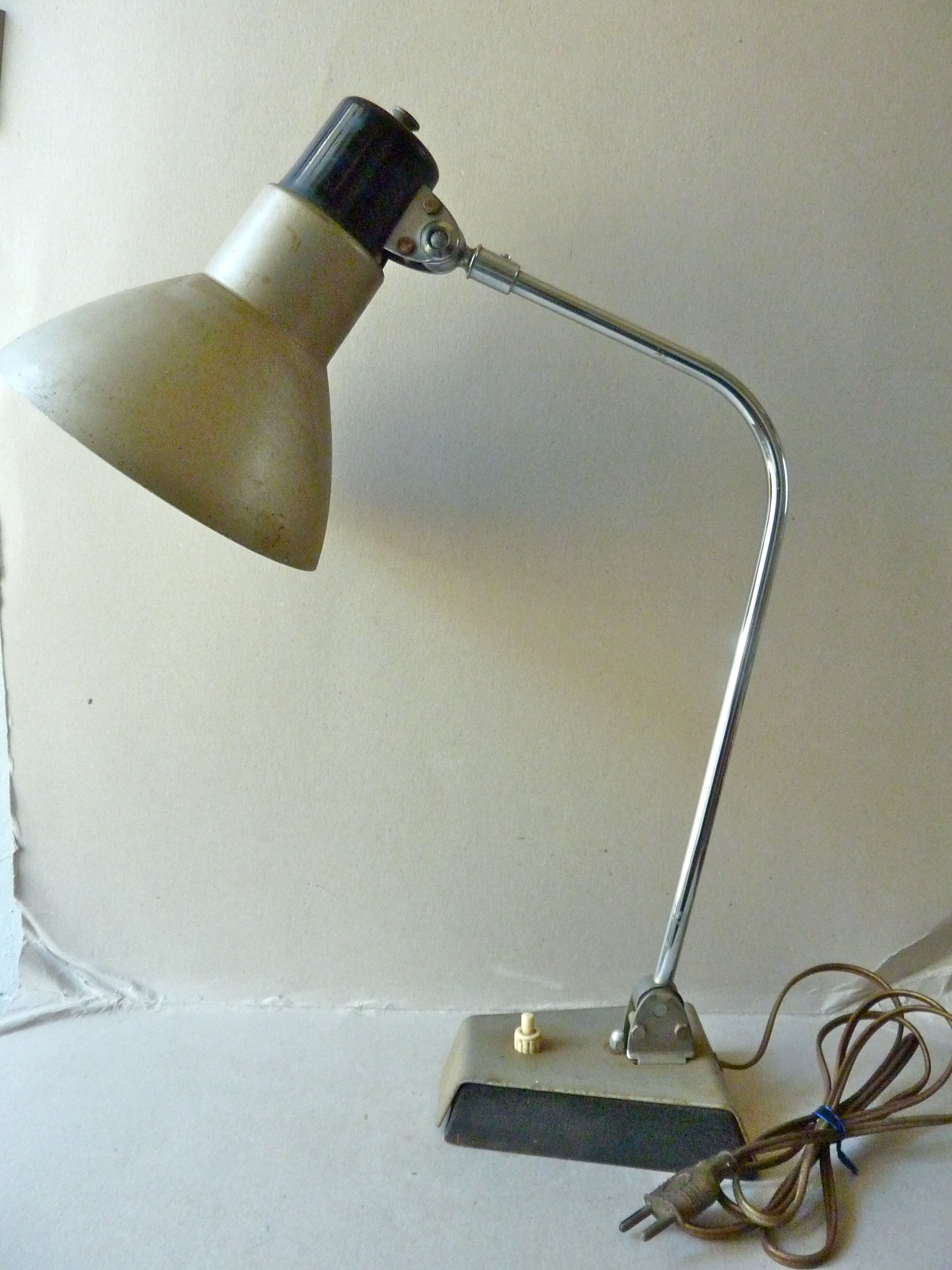 Desk lamp, workshop, khaki metal, 1960s