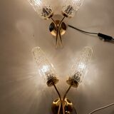 Paire d'appliques 1960 en laiton doré et verre taillé