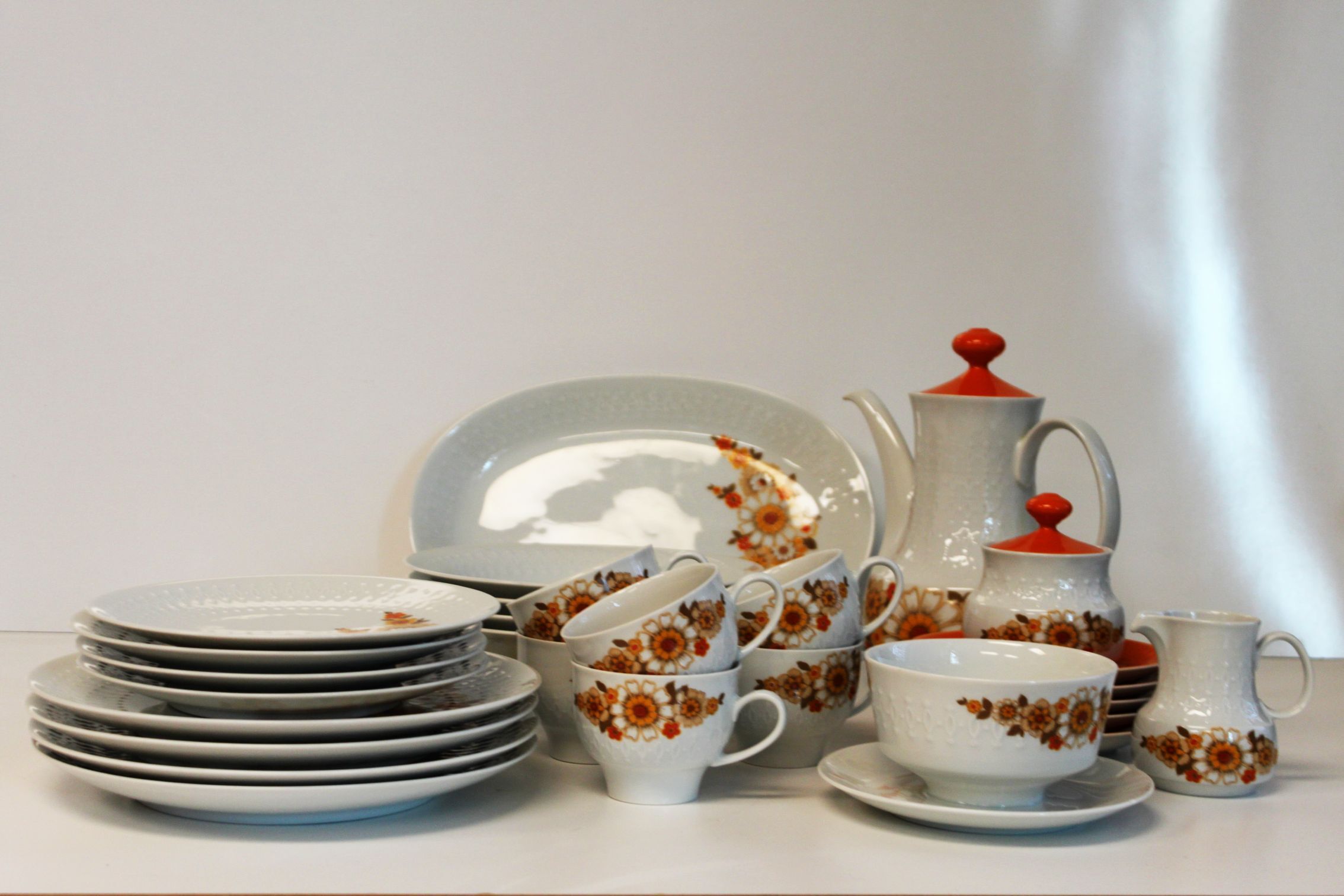 Mitterteich porcelain dinner and tea service, Germany, 1970.
