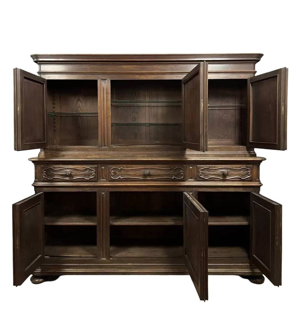 Important buffet-style renaissance in walnut.