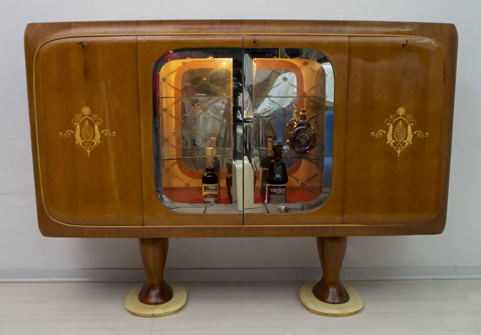 Vittorio Dassi Mid-Century Modern Italian Mahogany Cabinet Bar, 1950s