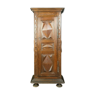 Burgundy 18th-era closet in solid natural wood