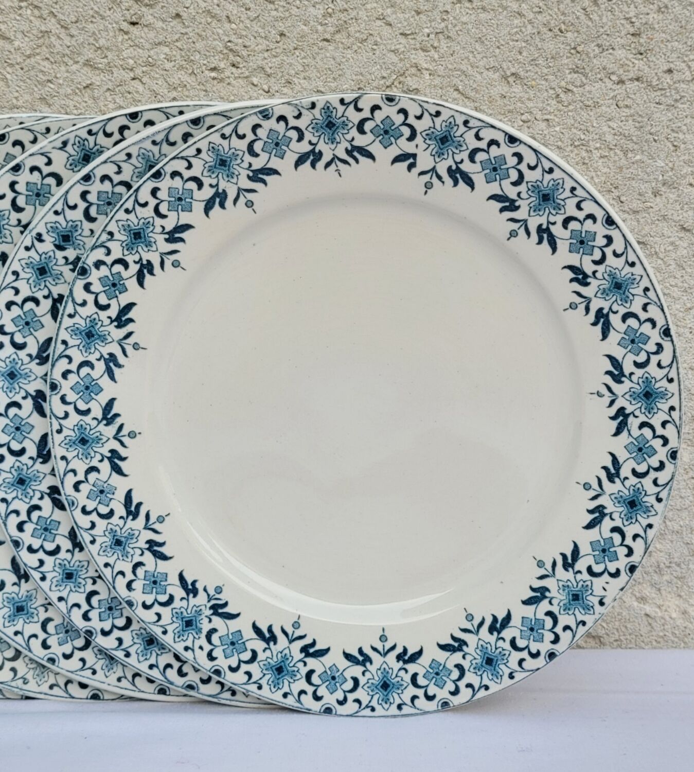 Set of 6 dessert plates model Lucie U&G Sarreguemines white and blue floral border