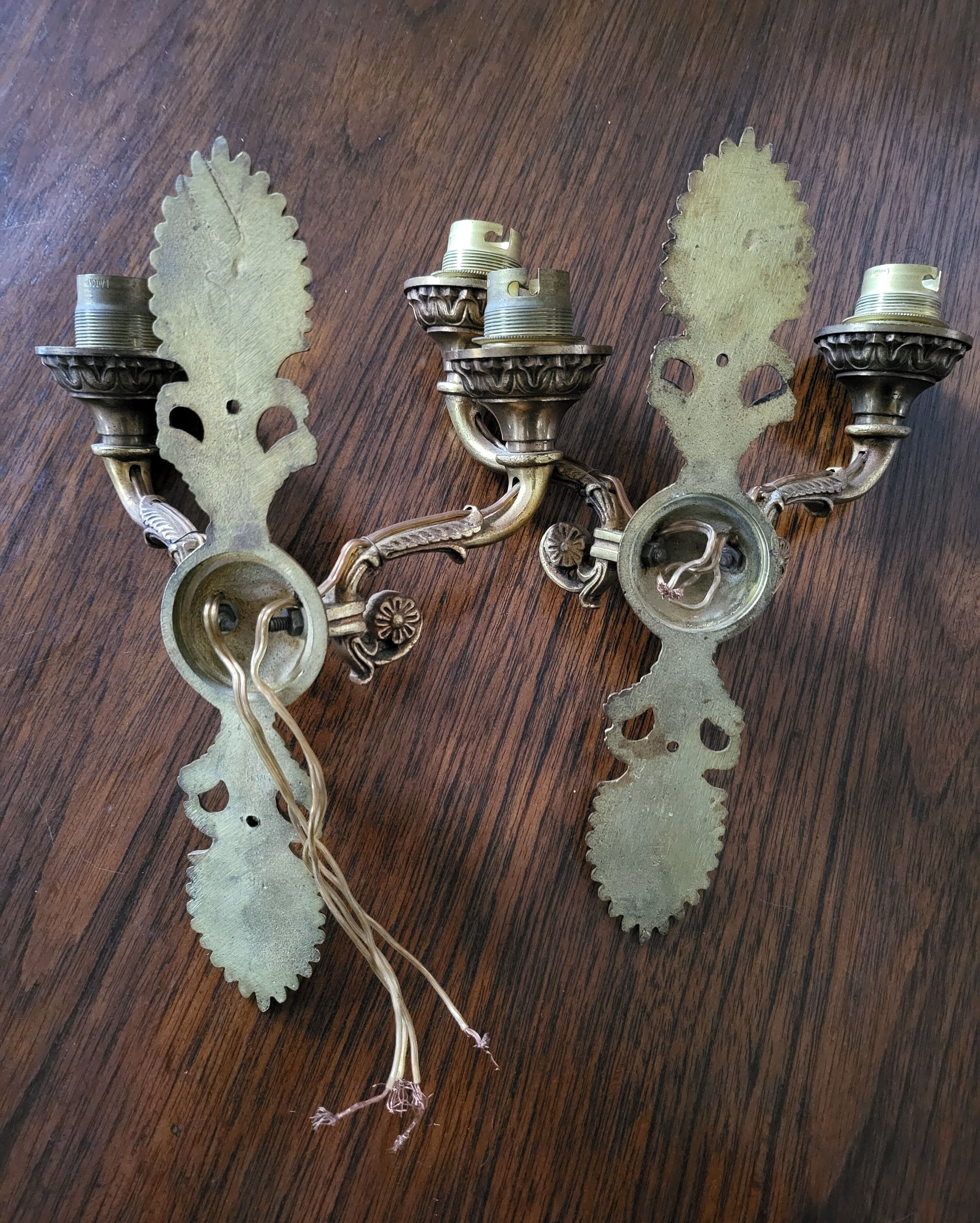 Paire d'appliques en bronze ciselé décor de palmettes