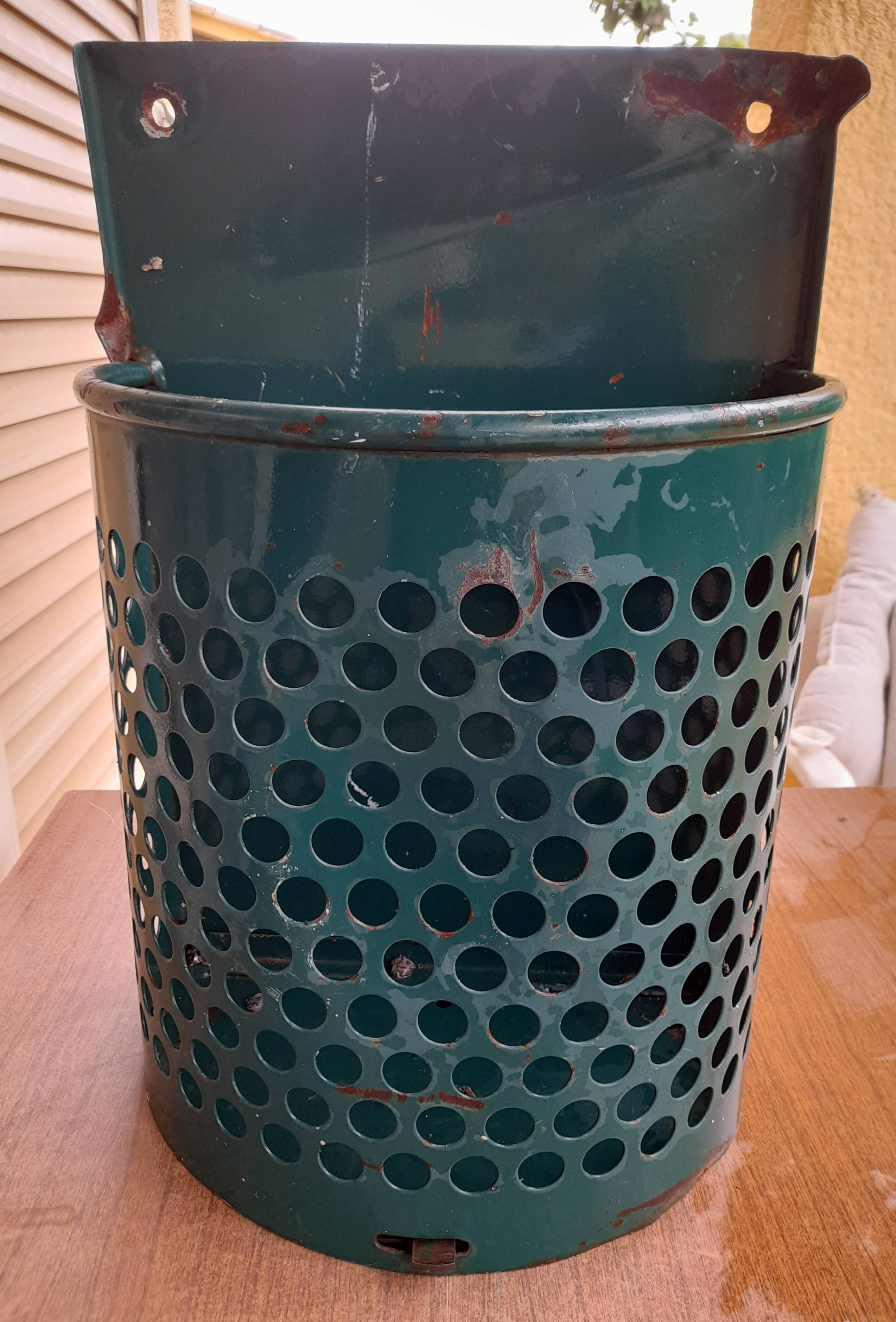 Santiago steel city trash can