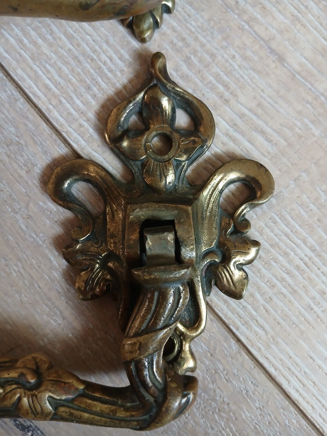 Paire de poignées en bronze L.Pinet