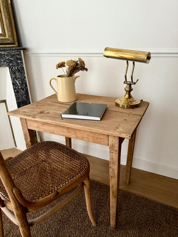 Table d’appoint en bois rénovée ou petit bureau