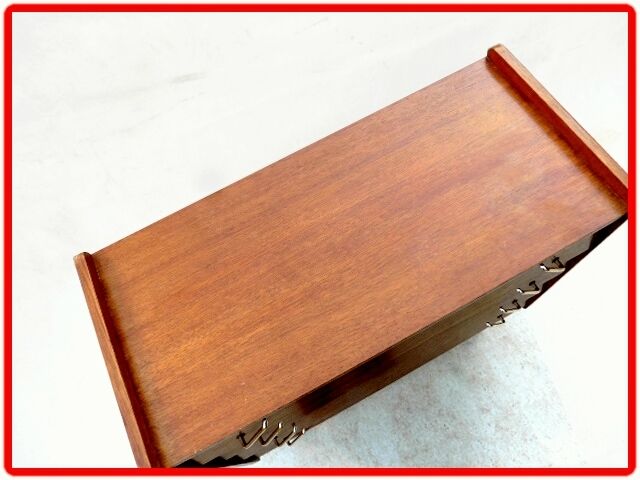 Commode vintage pieds compas