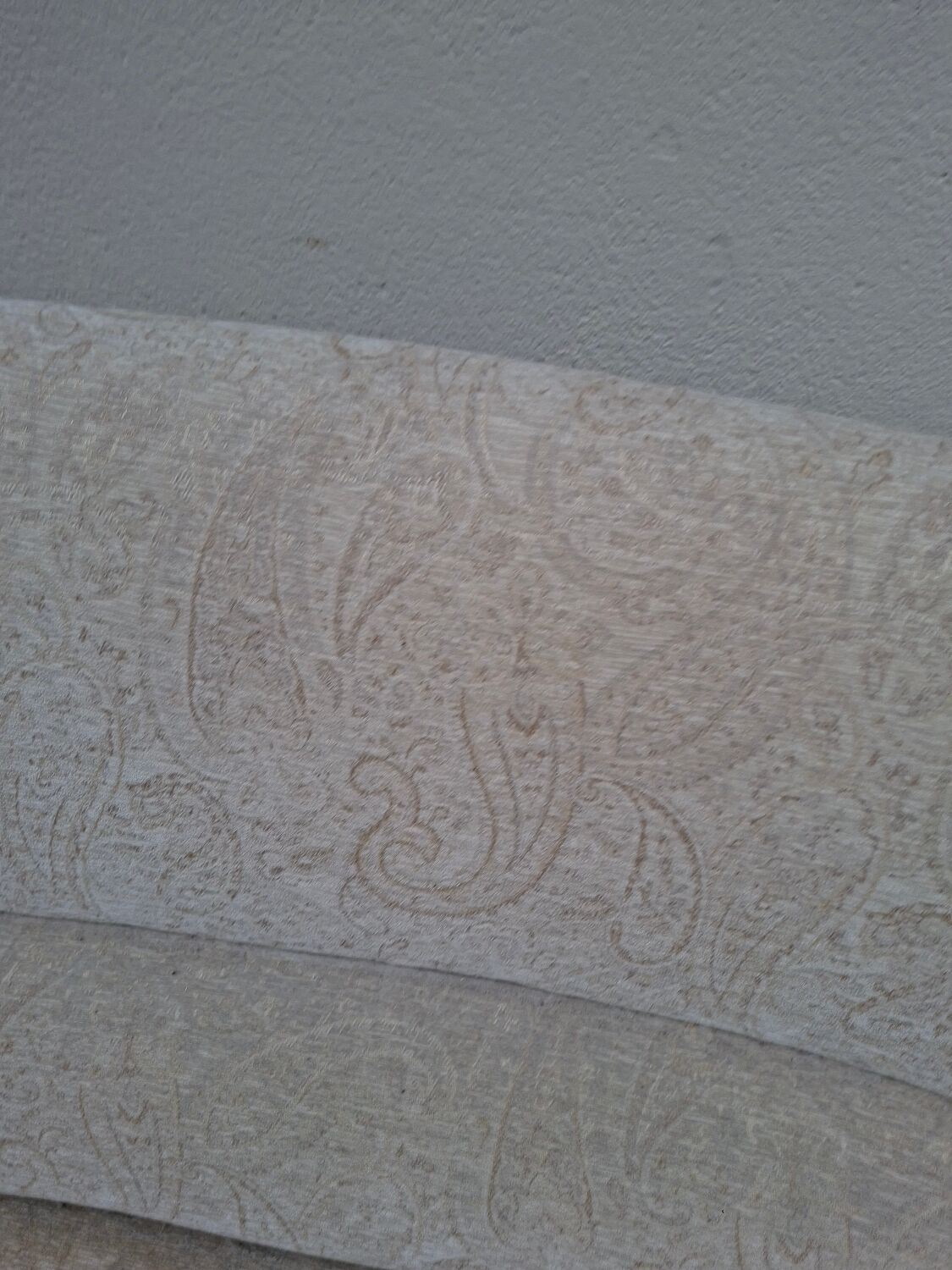 "Crapaud" bench in the richly decorated Napoleon III style.