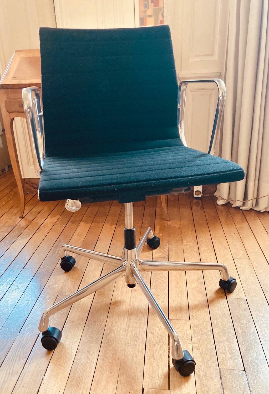 Charles Eames Vitra office armchair black fabric polished aluminum excellent condition