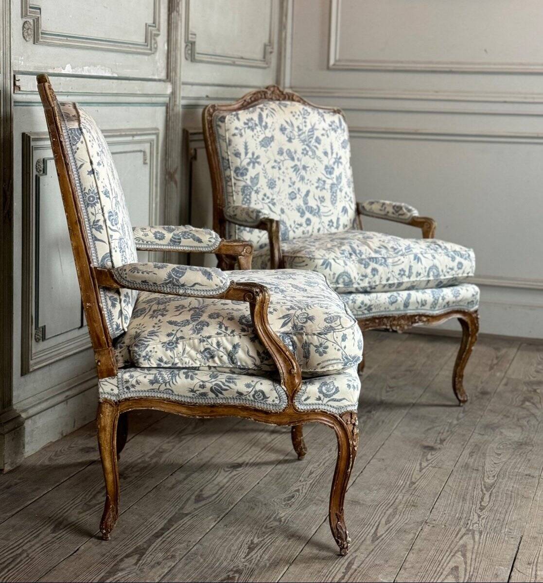 Pair Of Louis XV Queen Armchairs In Carved And “chené” Wood, 18th Century