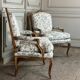 Paire De Fauteuils à La Reine Louis XV En Bois Sculpté Et « chené », XVIIIème Siècle