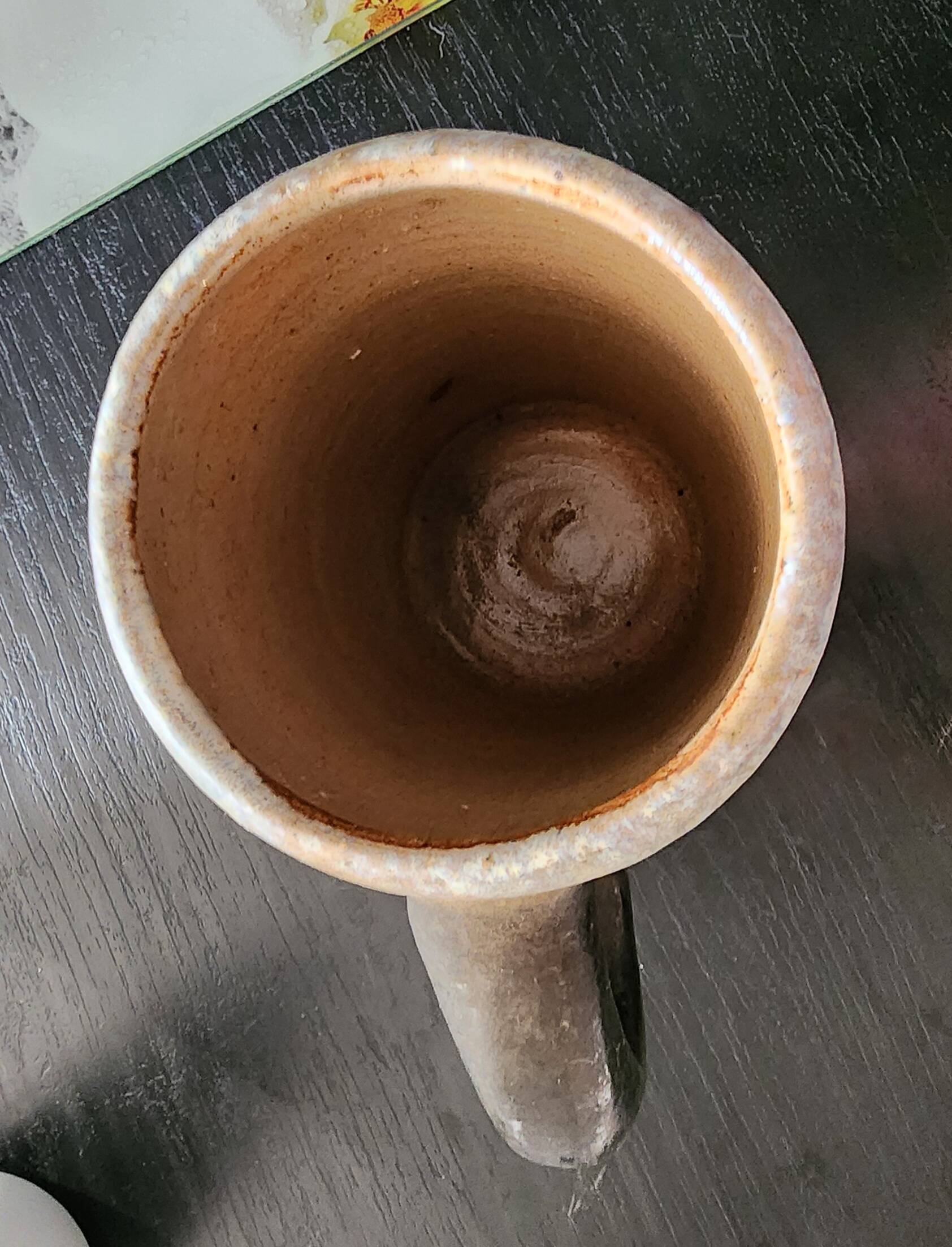 Chopped stoneware mug signed Dubois, vintage ceramic engraved with spirals, height 17cm.