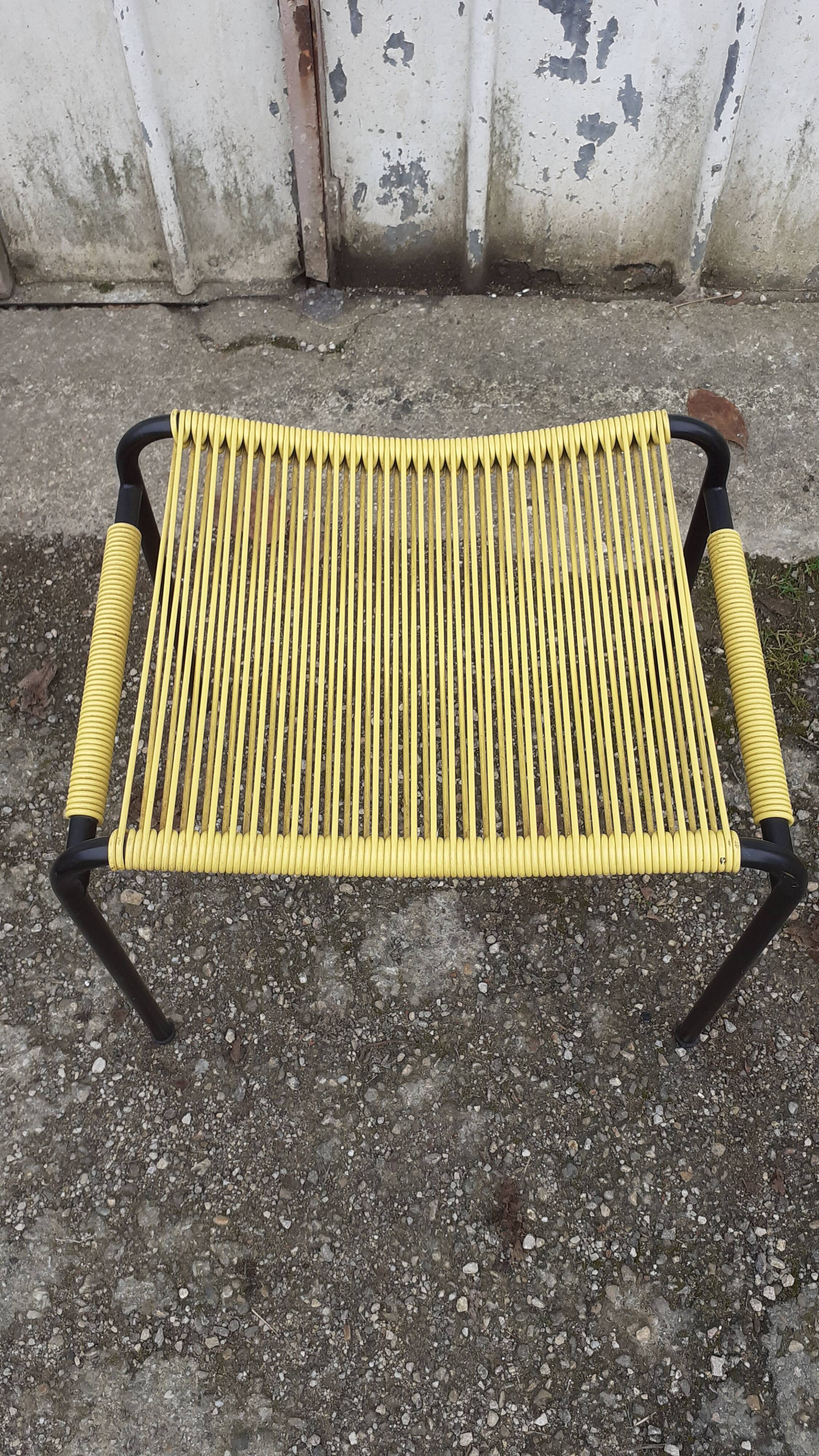 Scoubidou stool