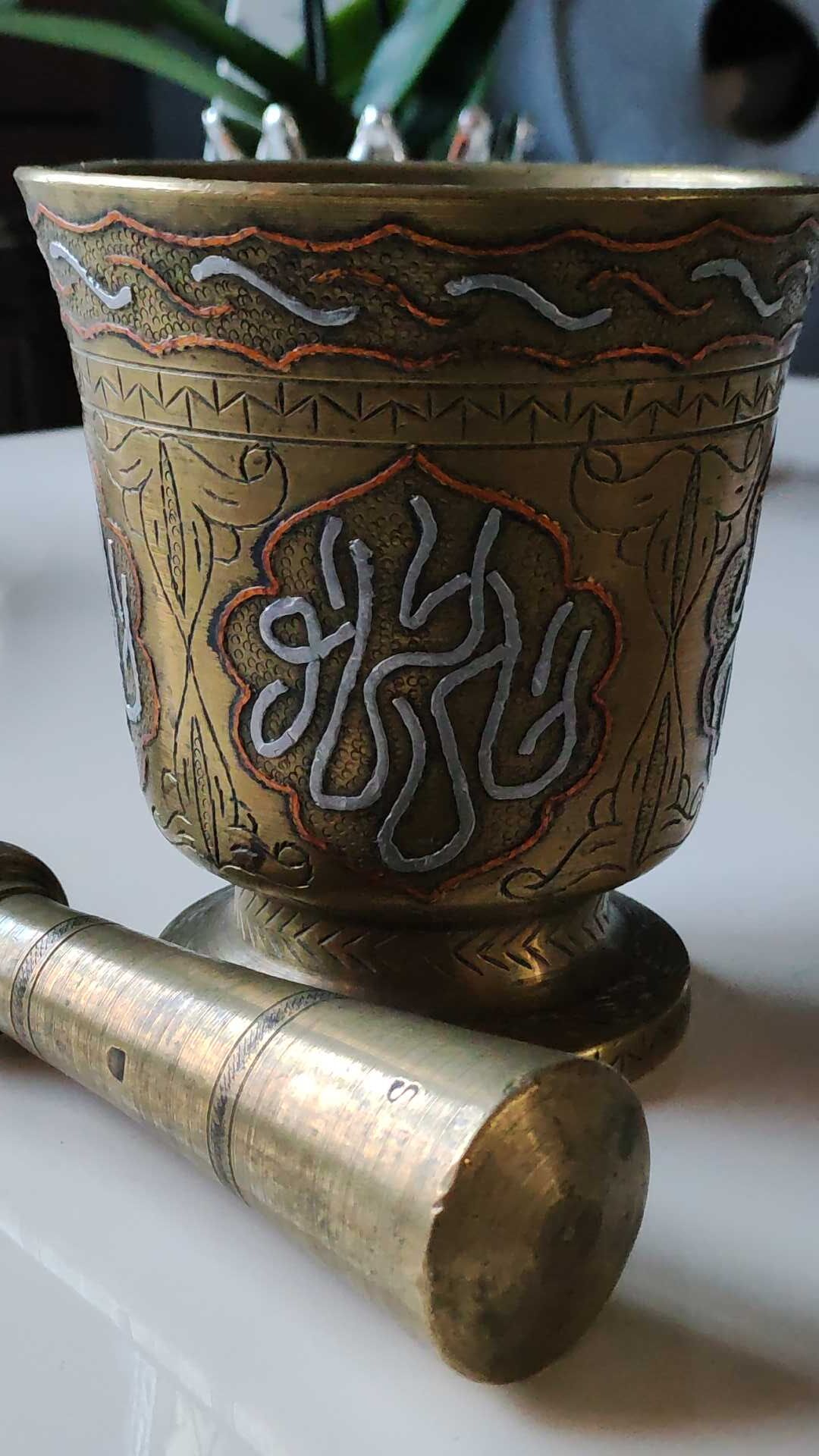 Mortier pilon d apothicaire islamique-arabe en bronze massif à patine doré