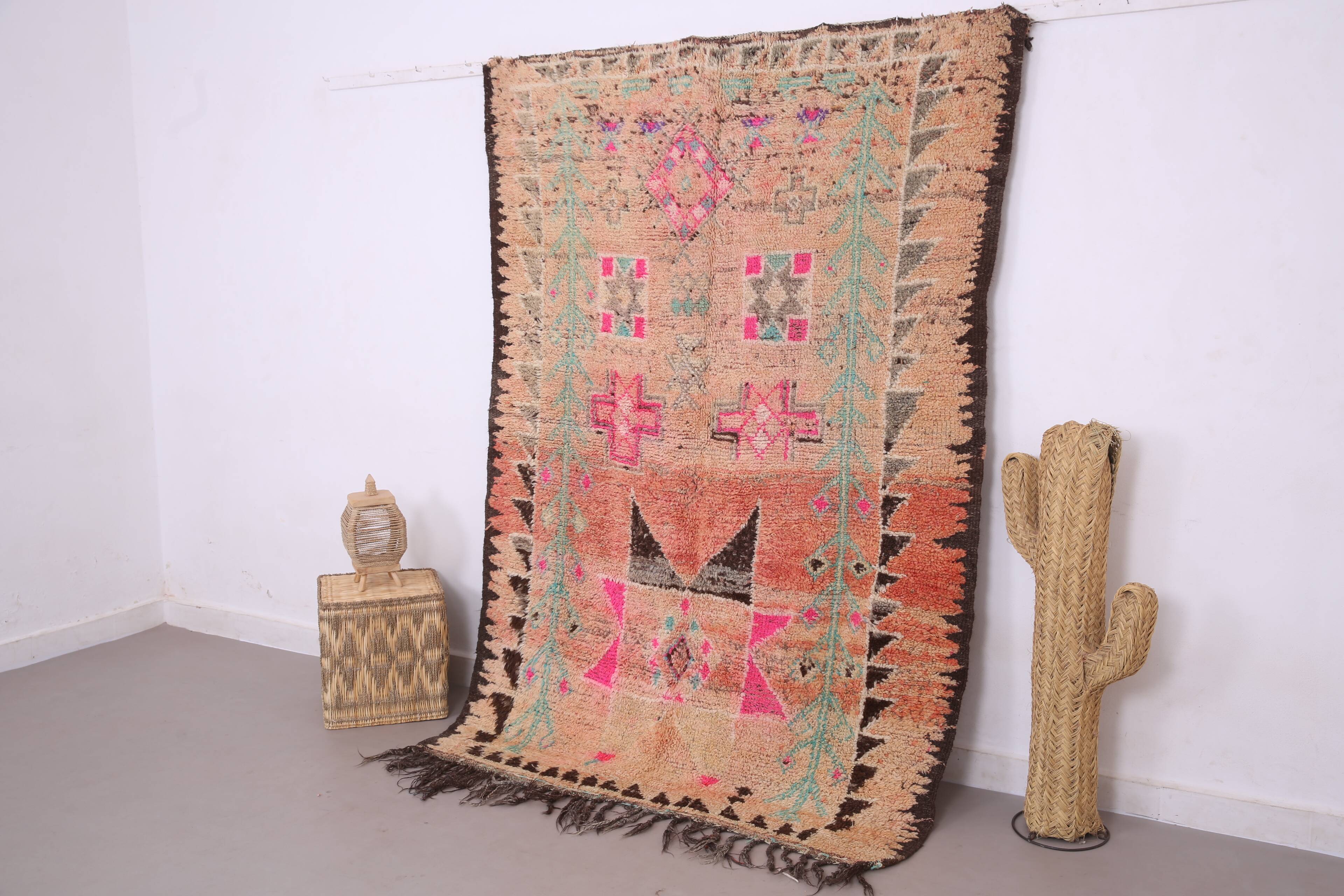 Pink vintage handmade moroccan rug 152 x 231 cm - Berber Wool Rug Antique