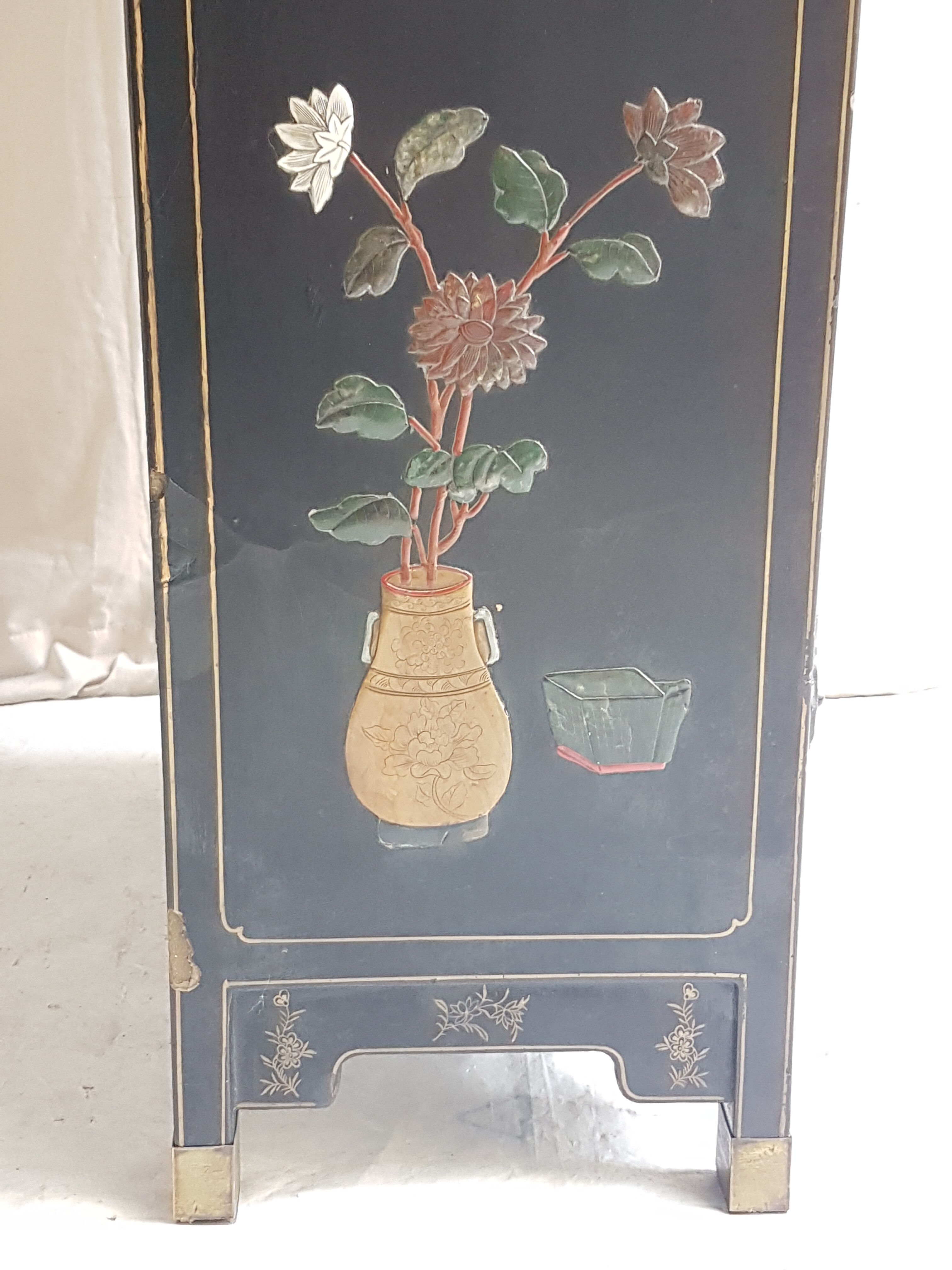 Chinese Bahut in 2-door laque