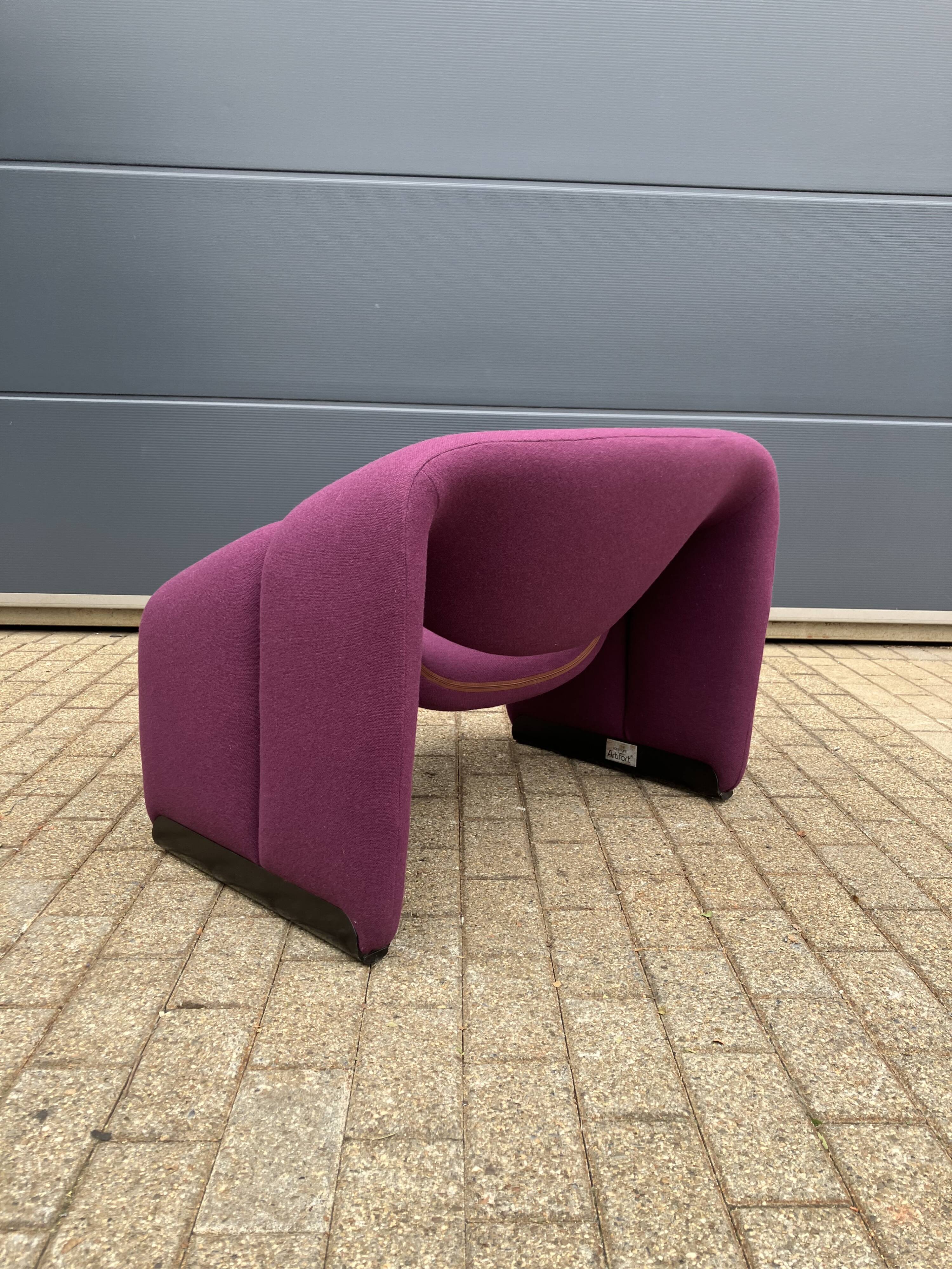 2x Artifort Groovy F598 by Pierre Paulin, Violet, original