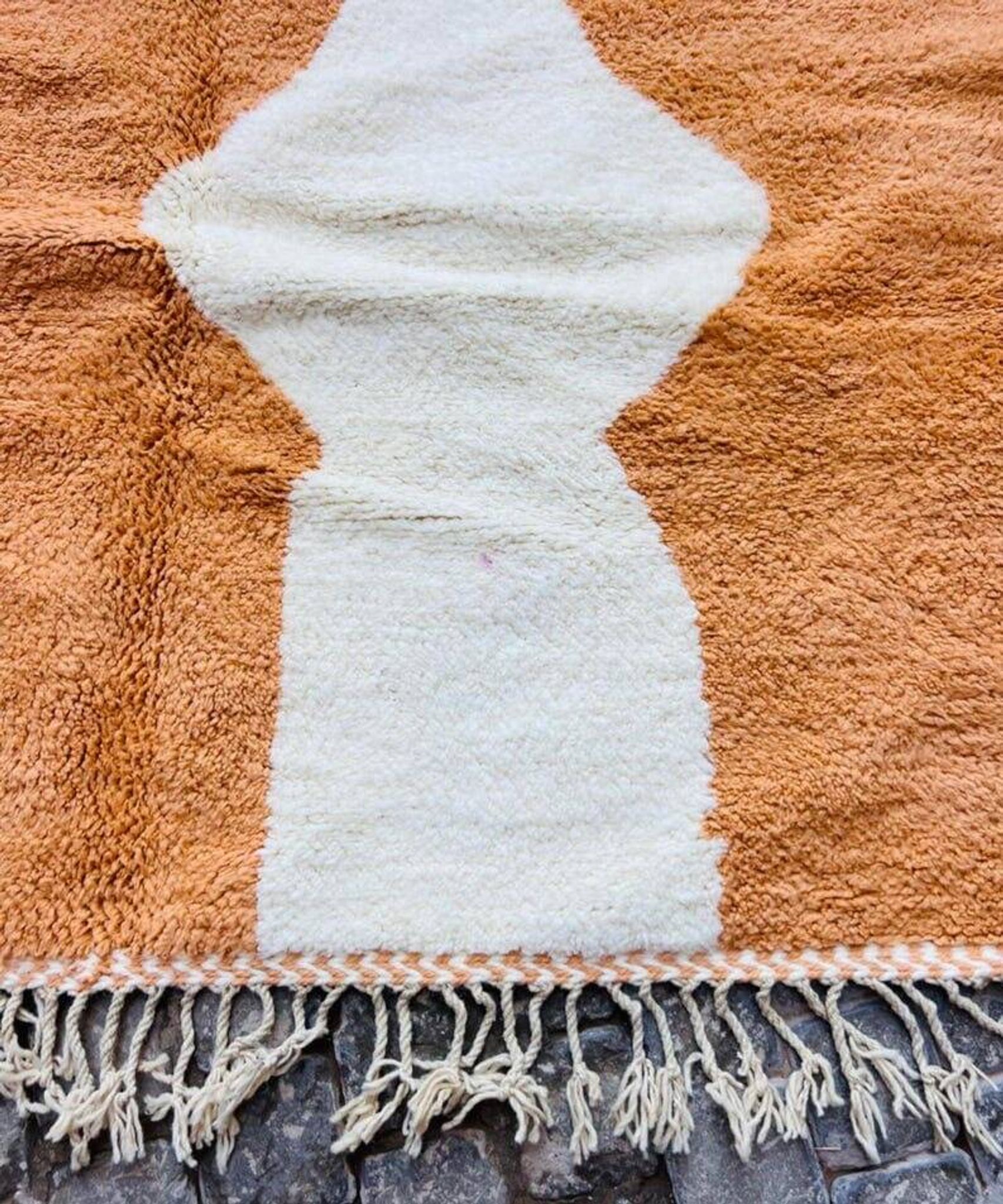 Beni Ourain Berber rug woven in Oued Zem, Moroccan, size 150 x 250 cm.