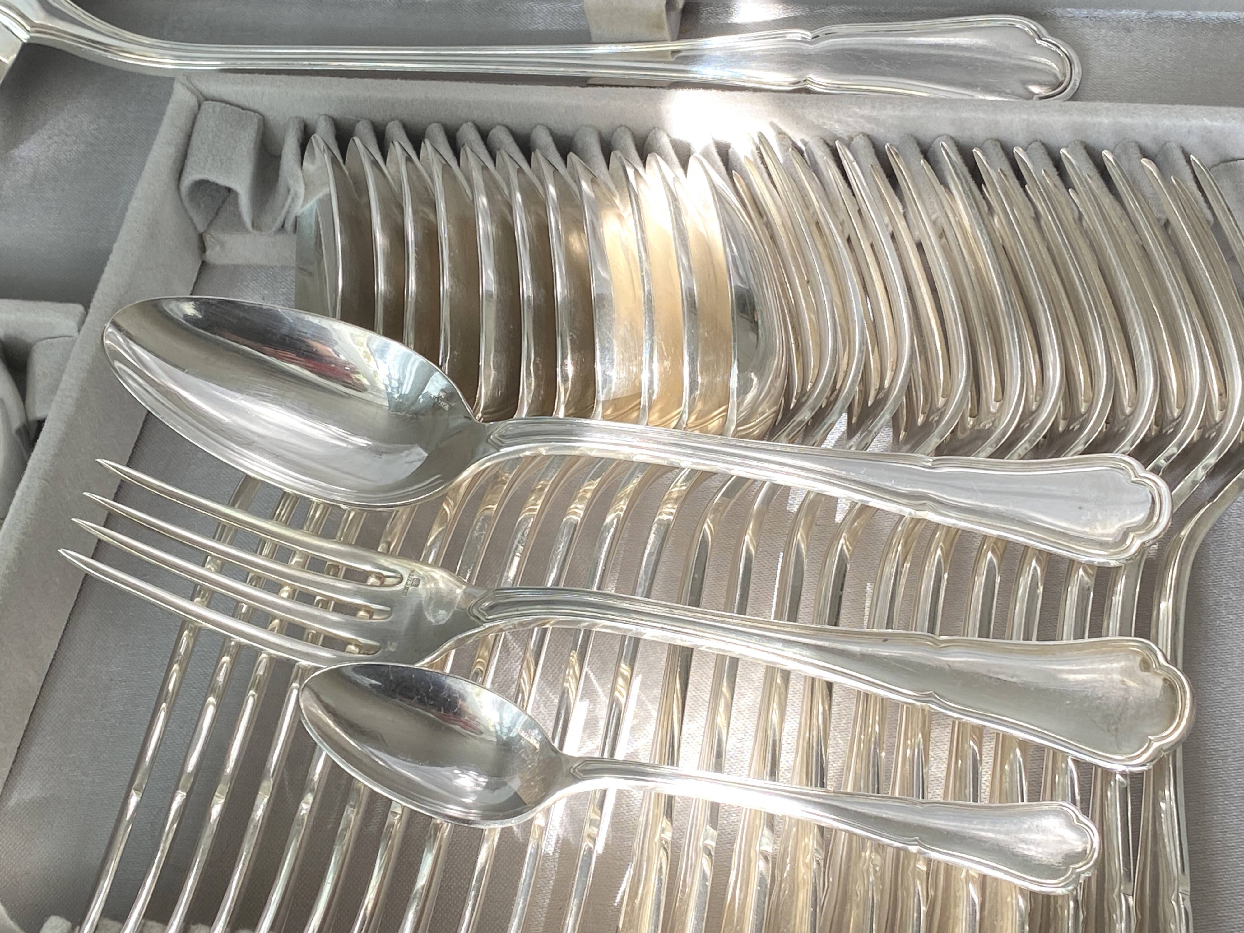 Ercuis 49-piece silver-plated cutlery set with Victoria knives