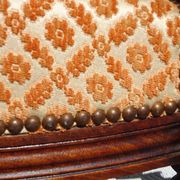 Ancienne banquette en bois et velours orange