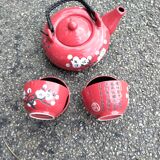 Teapot and cups