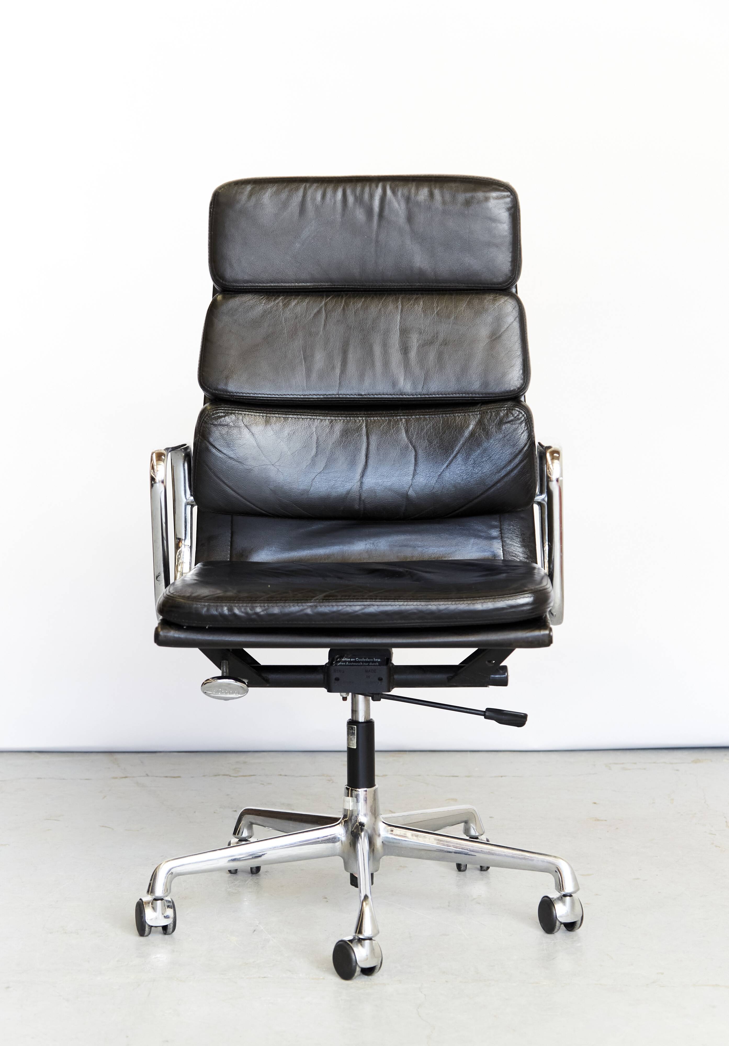 Charles & Ray Eames Softpad Executive Chair EA219 for Vitra