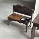 Mini banc à dossier sculpté à motif d'oiseaux stylisés H58 L61