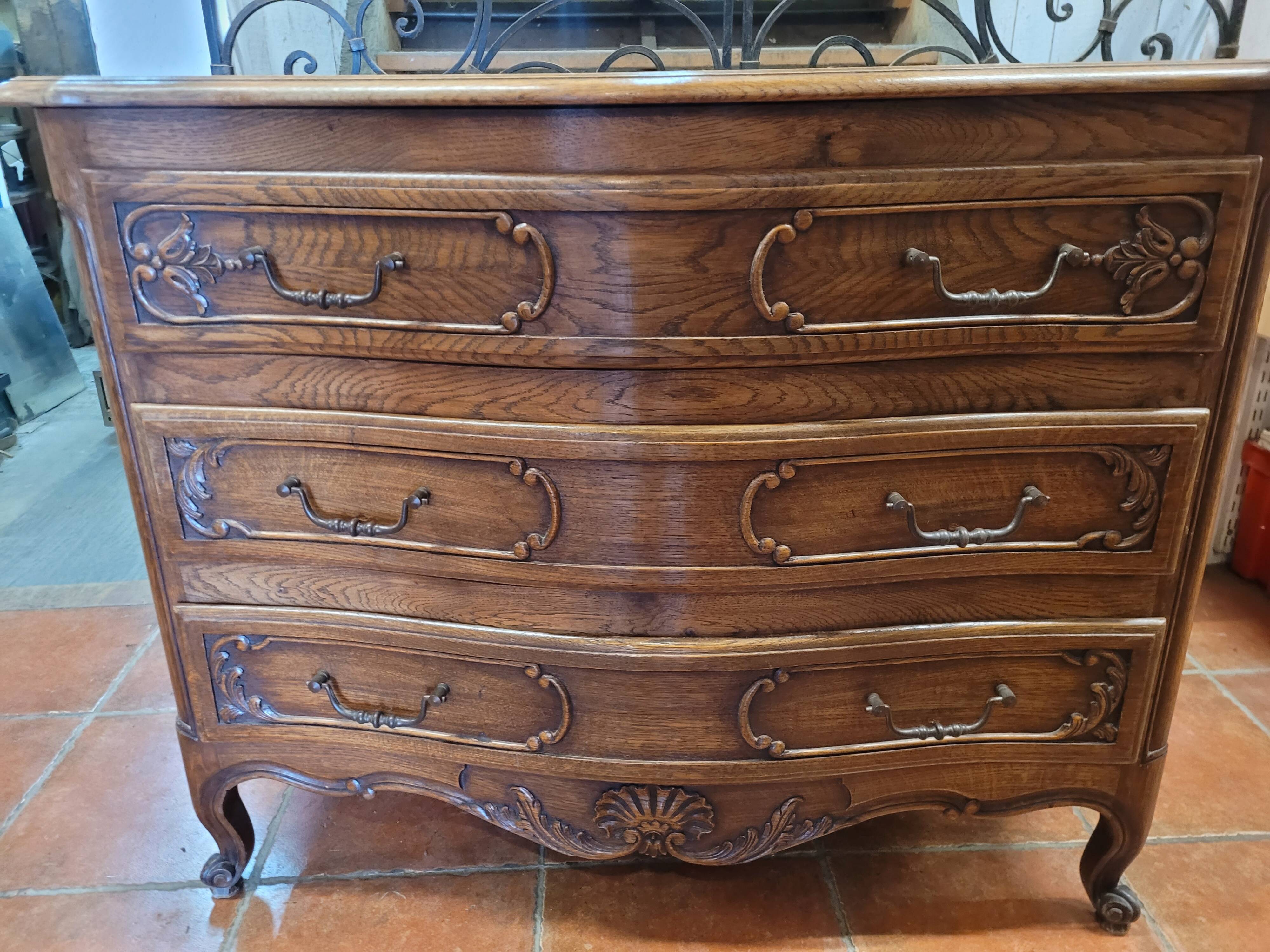 Curved oak chest of drawers in Louis XV style