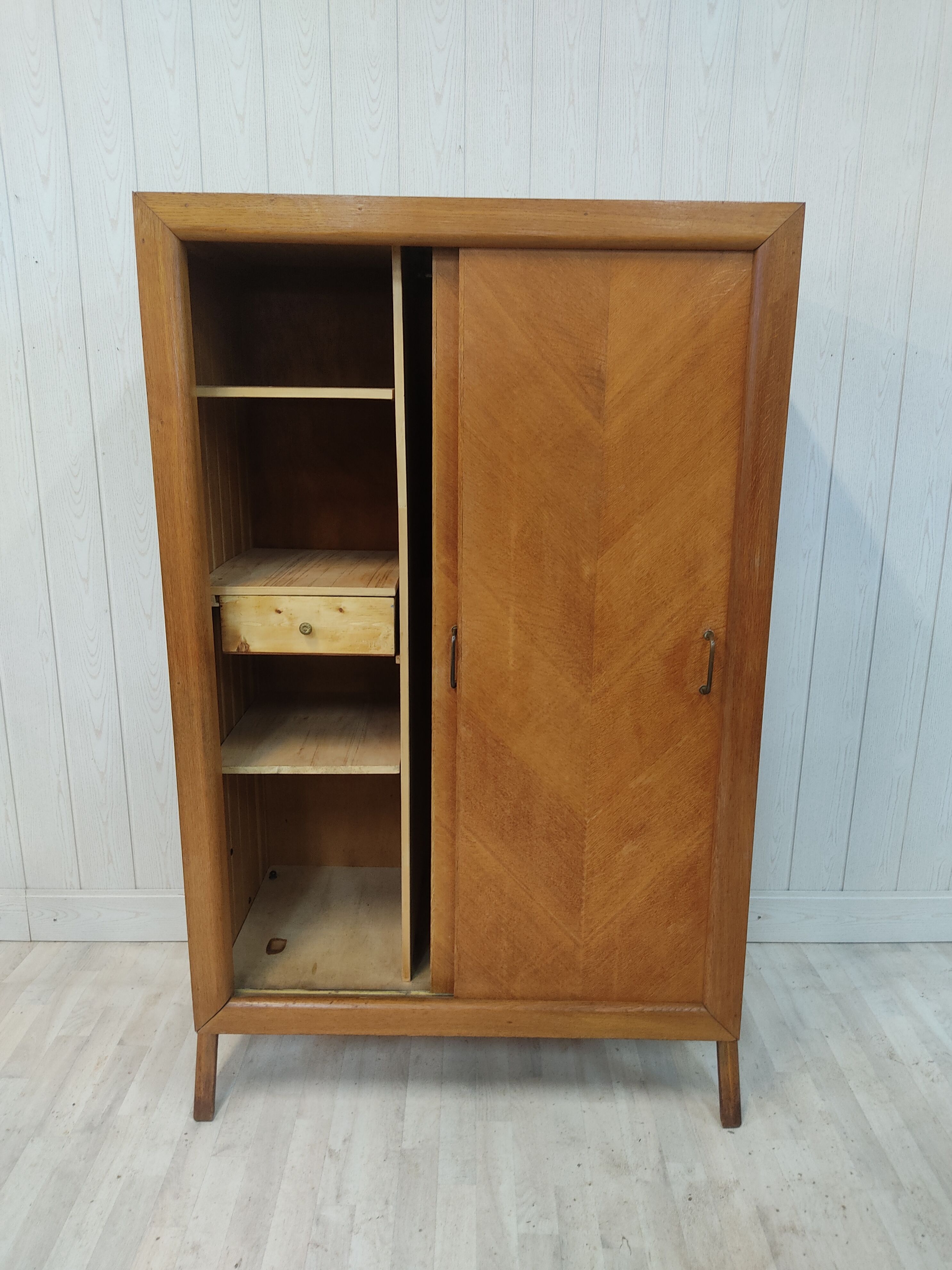 Wardrobe feet compass solid oak sliding doors