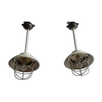 Pair of suspensions