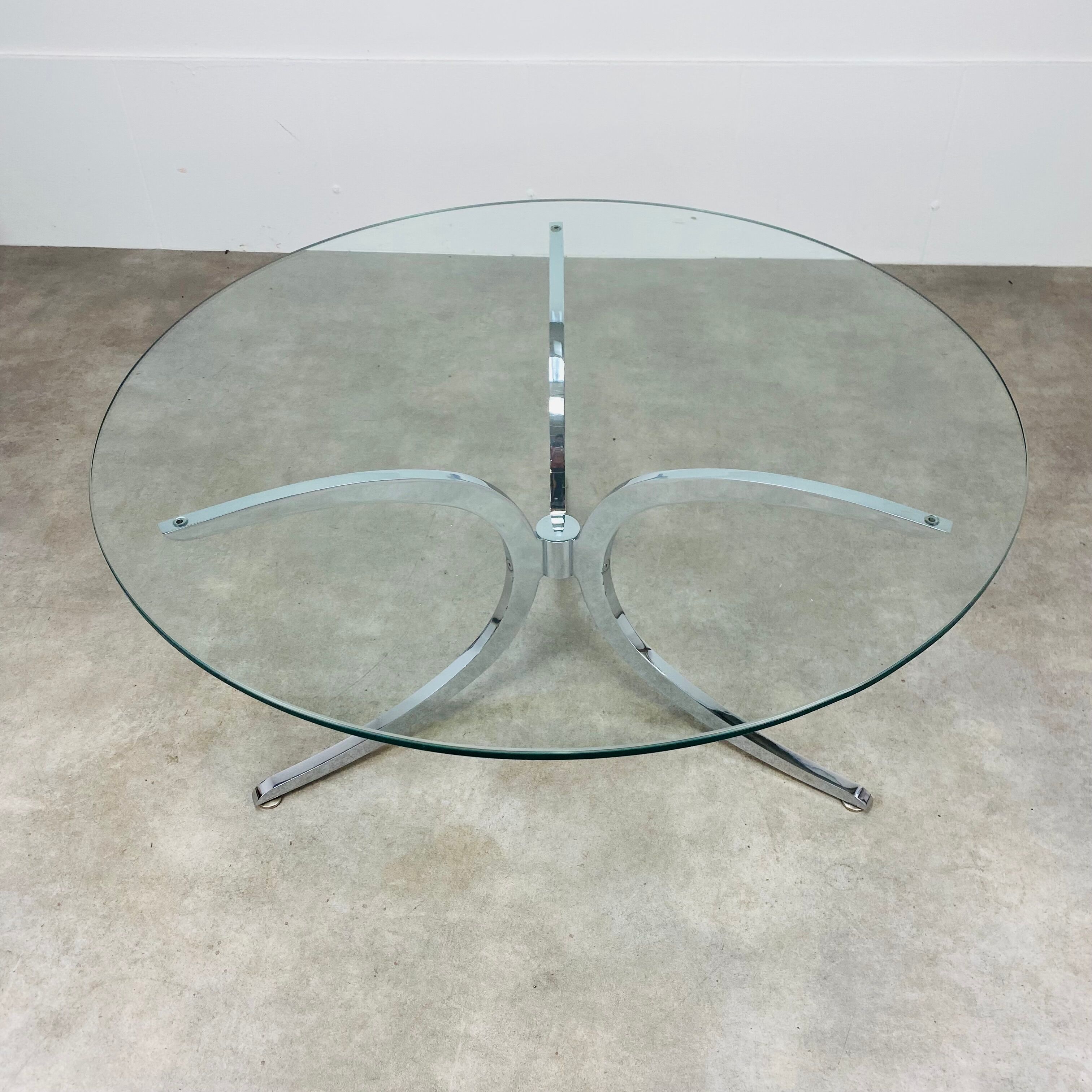 Table basse ronde chrome et verre années 70