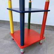 Table d'appoint années 80 crayons, attribuée à Pierre Sala