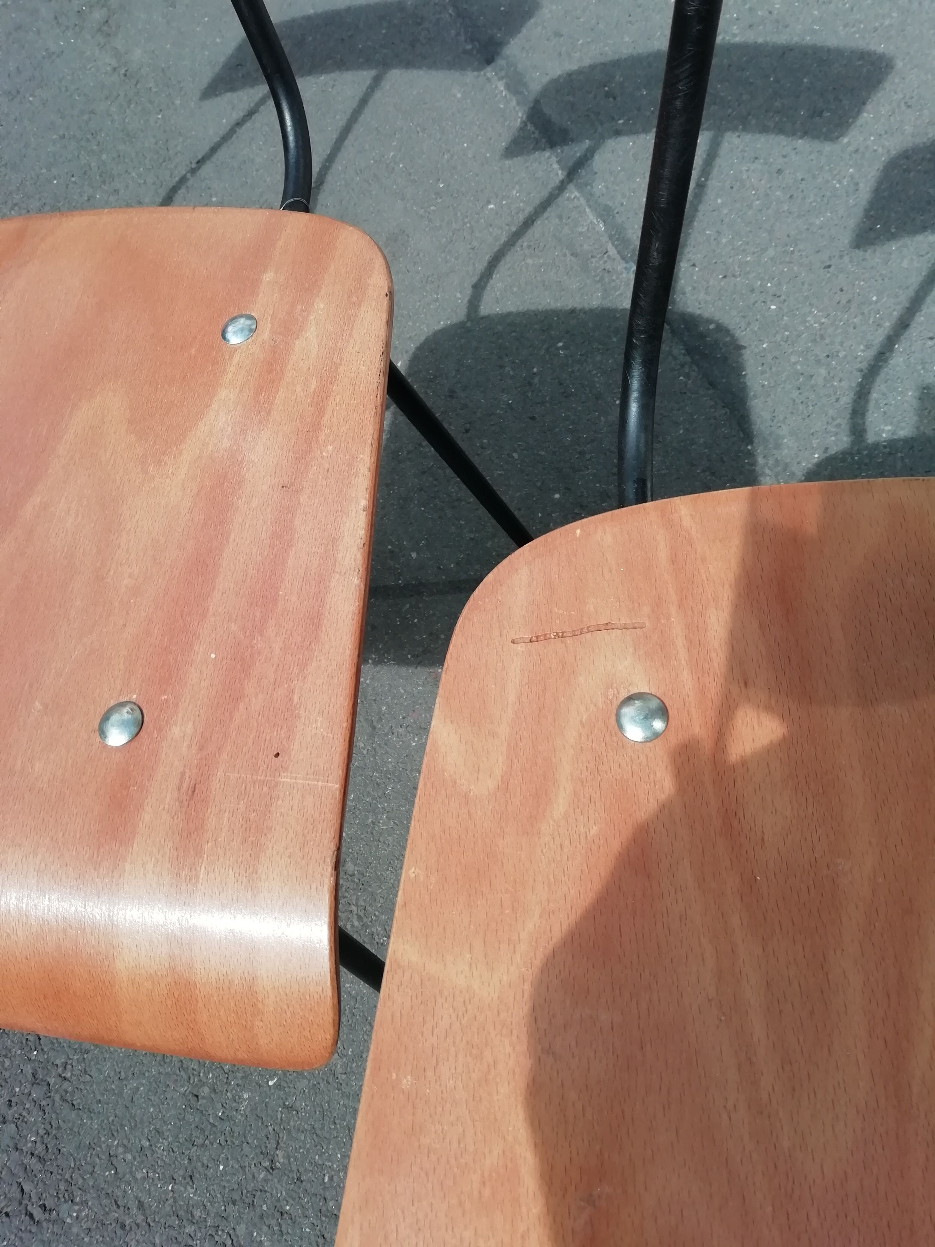 Lot de 4 chaises pieds compas de type scolaire