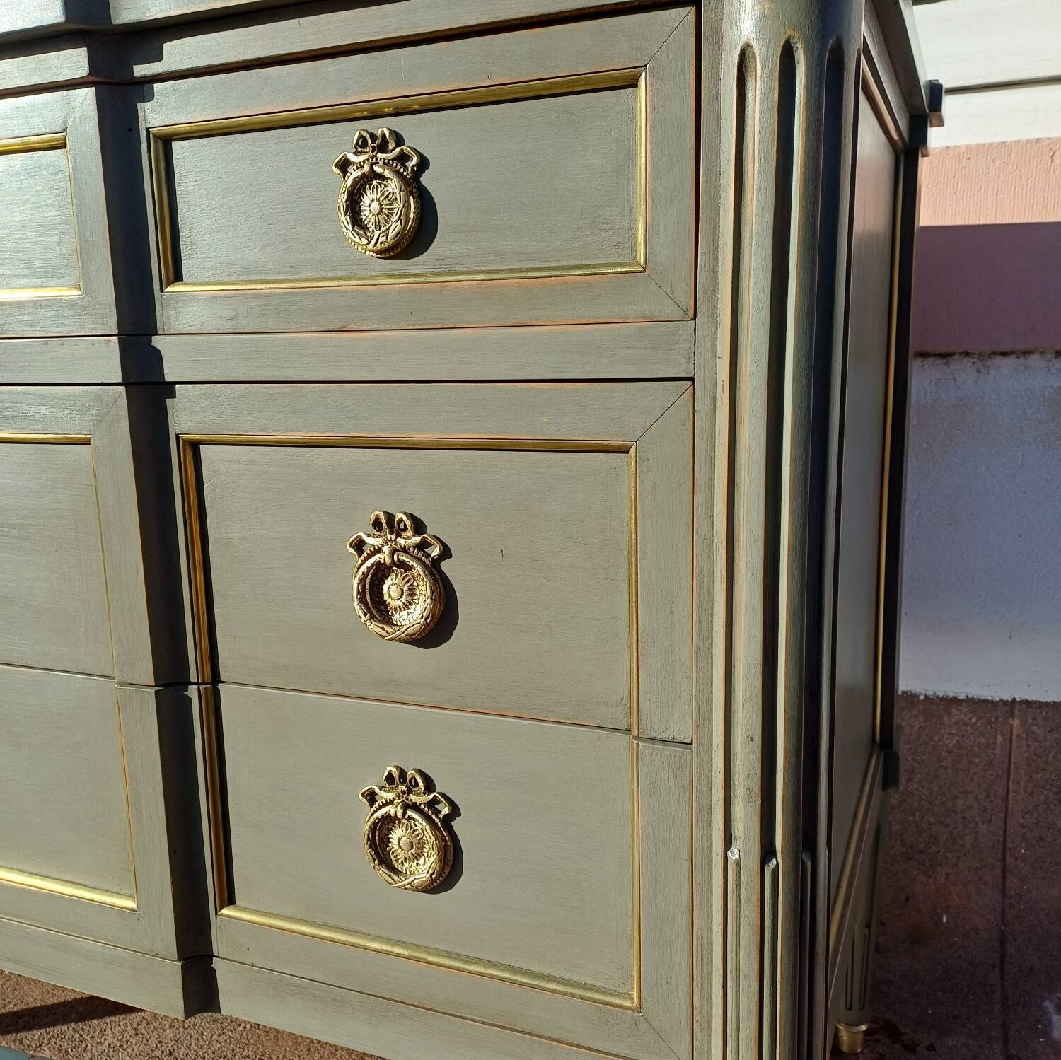 Louis XVI style patinated chest of drawers with 3 drawers.
