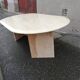 Table basse vintage ovale en travertin