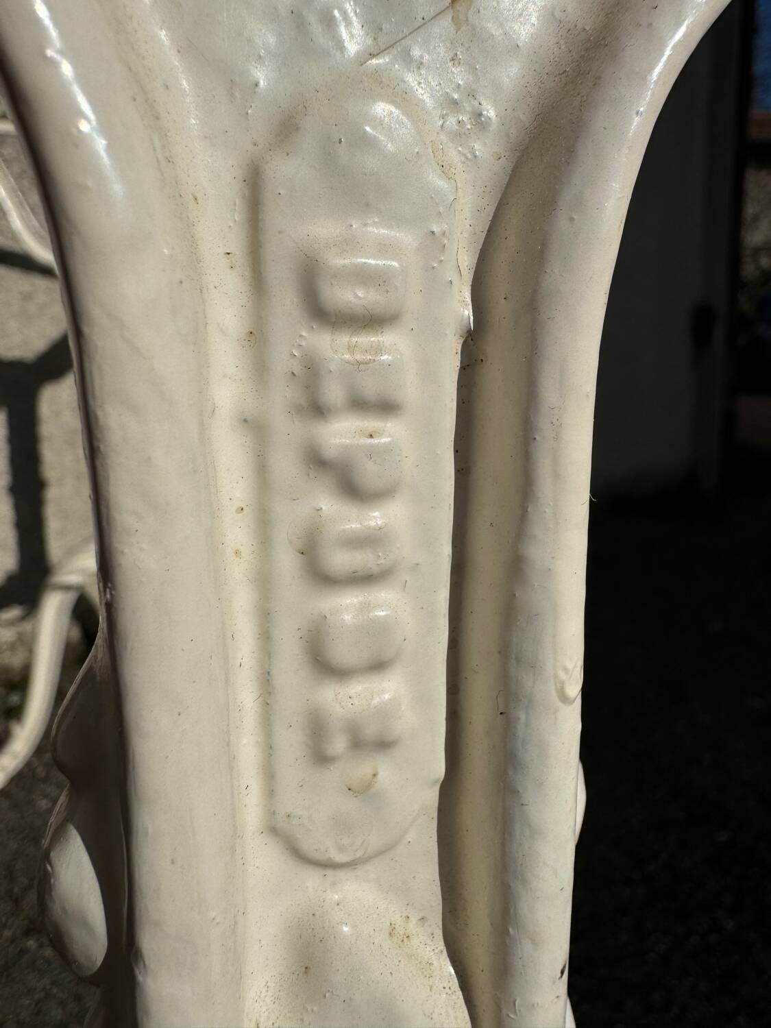 Parisian bistro table in cast iron and gray marble 1900